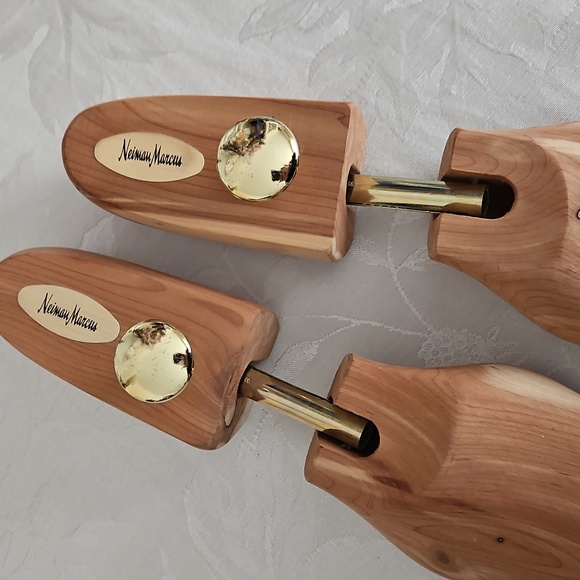 Neiman Marcus Rochester Shoe Tree. - Picture 4 of 9